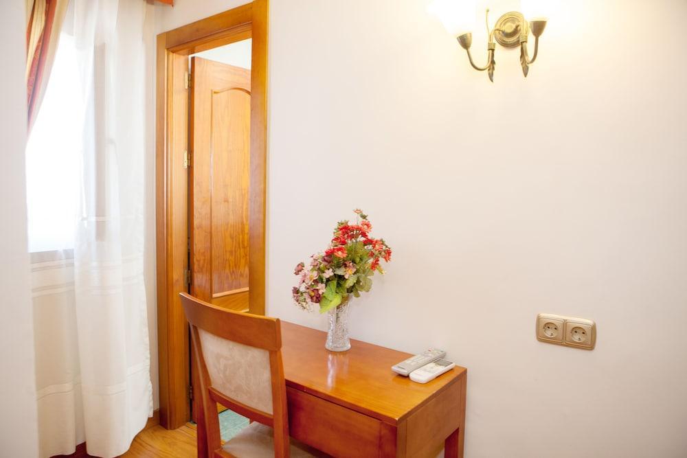 Hotel Alameda Малага Экстерьер фото