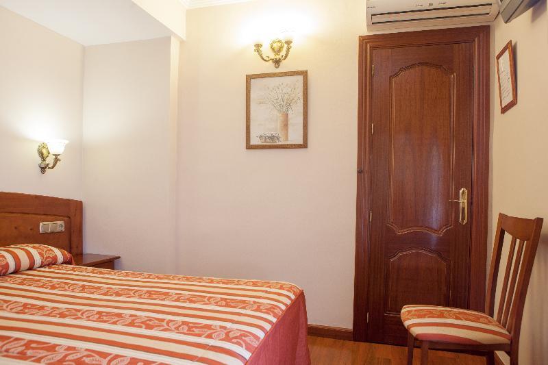 Hotel Alameda Малага Экстерьер фото