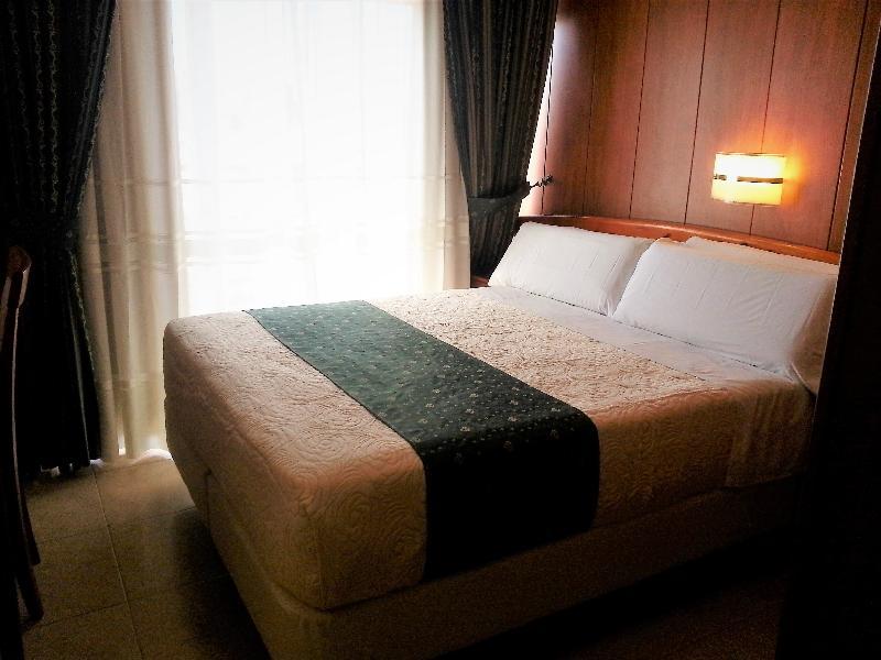 Hotel Alameda Малага Экстерьер фото